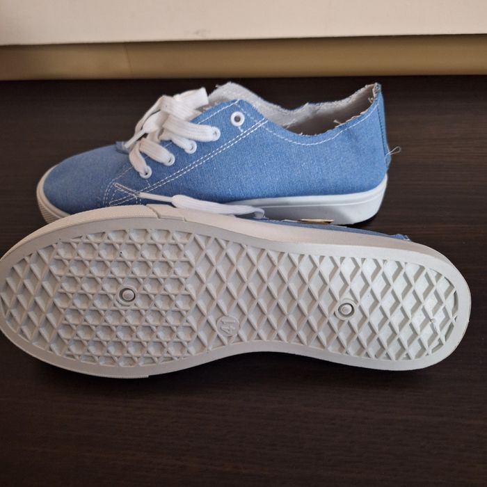 Buty z płótna w typie snickers