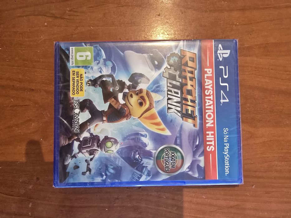 PlayStation 4 com 1 jogo e 1 comando