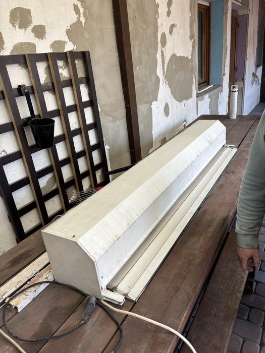 Roleta elektryczna na drzwi sklepowe lub balkonowe