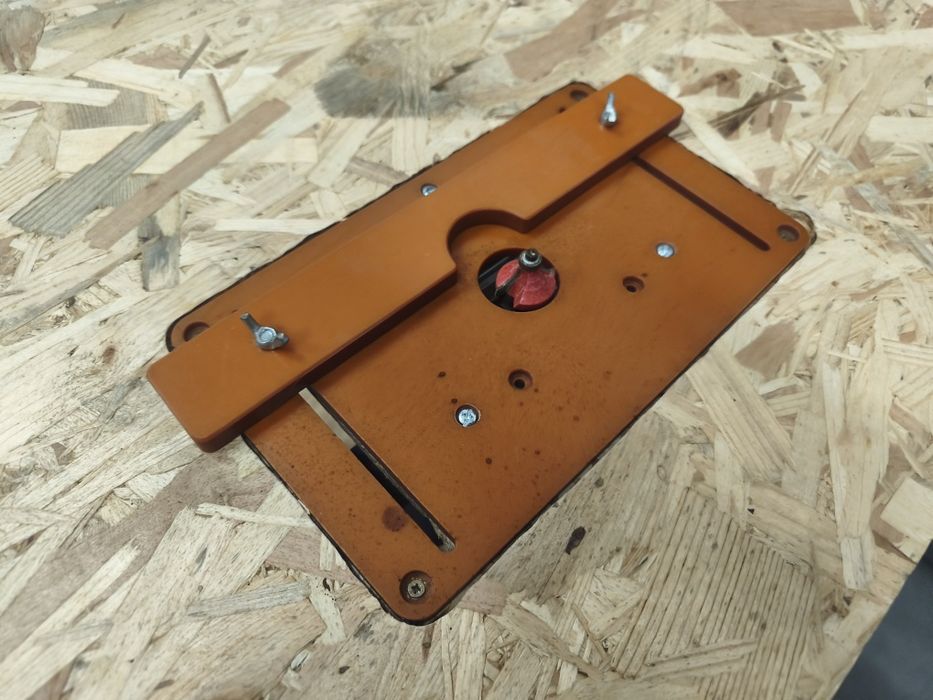 Mesa com tupia e serra Dexter com guias