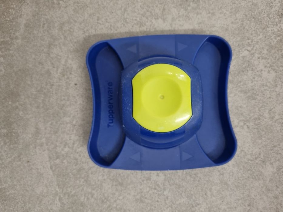 Uchwyt do tarki tupperware