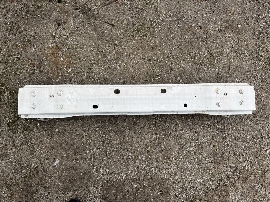 Усилитель заднего бампера Toyota Auris 180