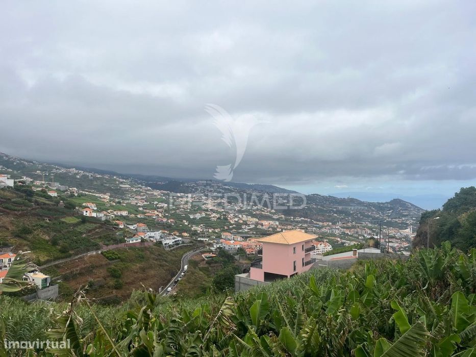 Terreno com 850m2 em Câmara de Lobos com vista Fabulosa