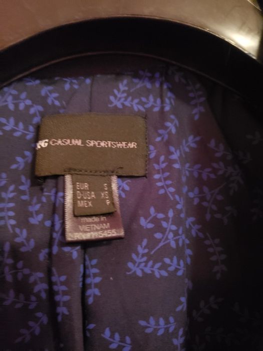 Casaco azul marinho. Lindo, como novo.