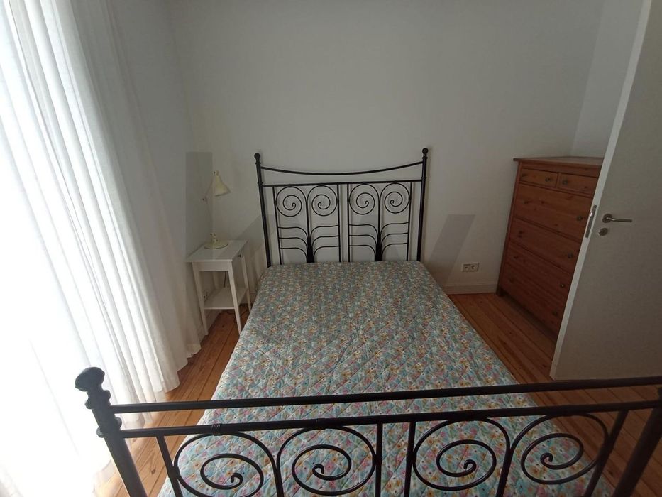 ​​​​​​​T2 renovado com varanda e vista sobre Lisboa – Monte Agudo