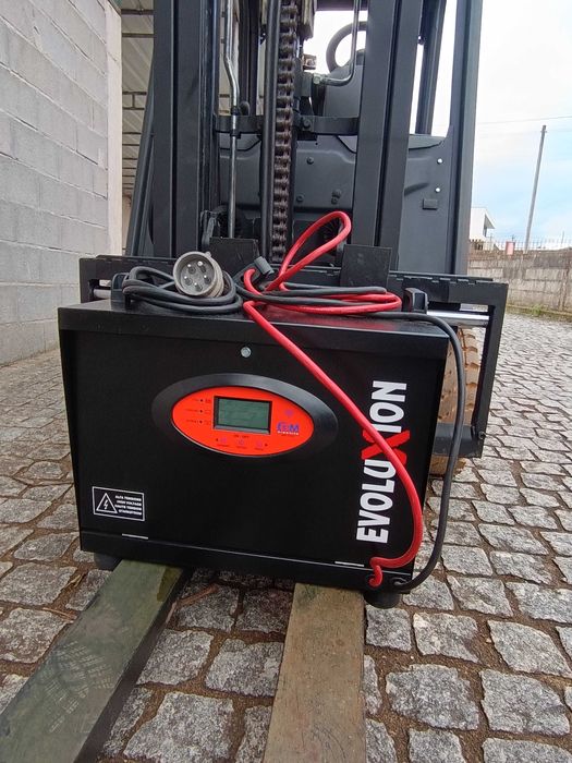 Empilhador Linde E1800kgs Triplex