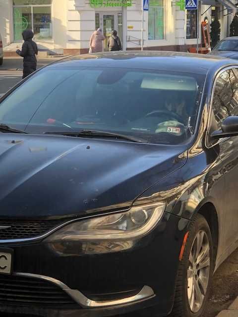 Chrysler 200 (2015) – Стильний седан у гарному стані + гума Michelin!