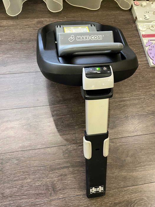 Крісло MAXI-COSI Pebble Pro + кріплення IZOFIX.