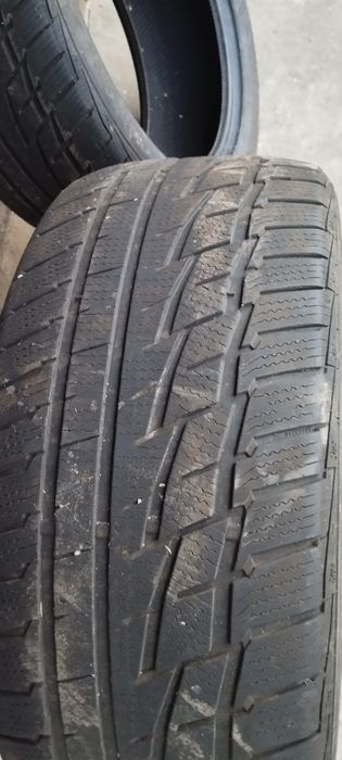 Шини  275/40 R20