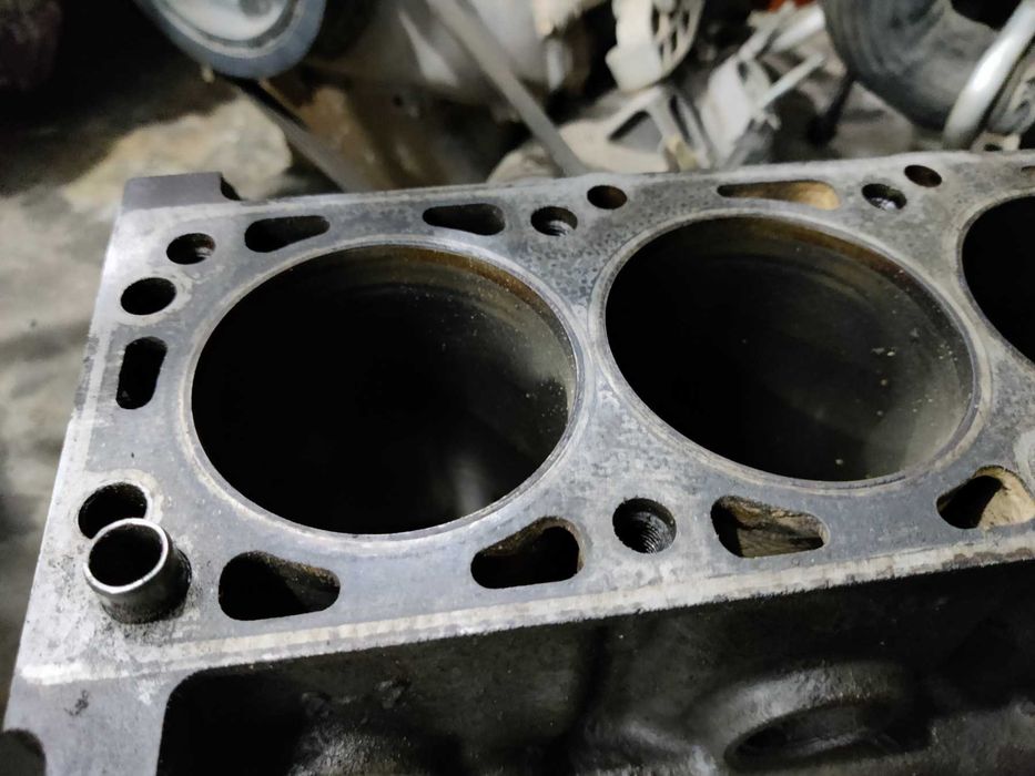 Блок двигателя  Opel X14XE std