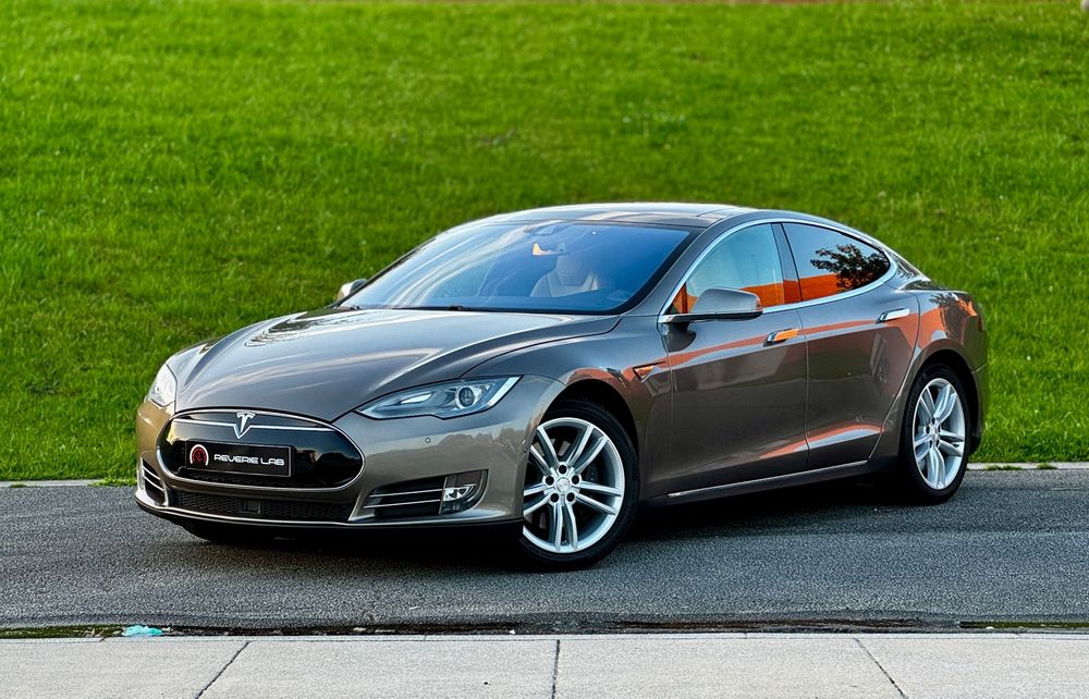 Tesla Model S 85