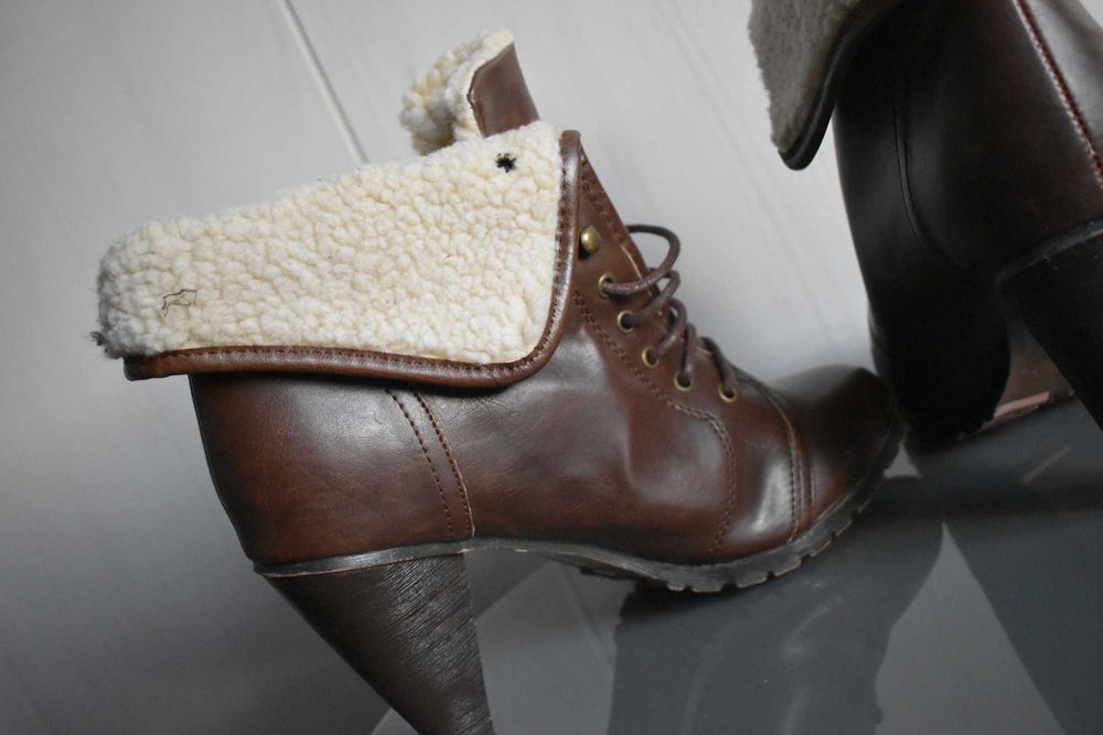 Buty zimowe 39 botki sznurowane na obcasie wysokie za kostkę ciepłe