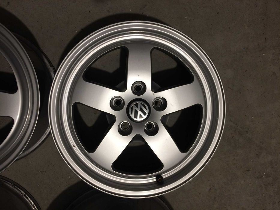 Felgi aluminiowe VW Golf Passat Touran 7x16 5x112 ET35 Audi Skoda Seat