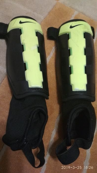 Ochraniacze piłkarskie Nike