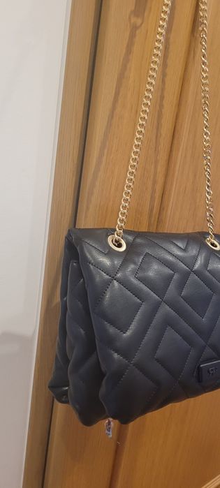 Mala Parfois em preto
