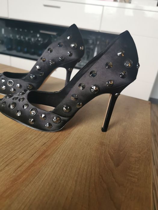 Szpilki czułenka zara czarne ćwieki. Rozmiar 39