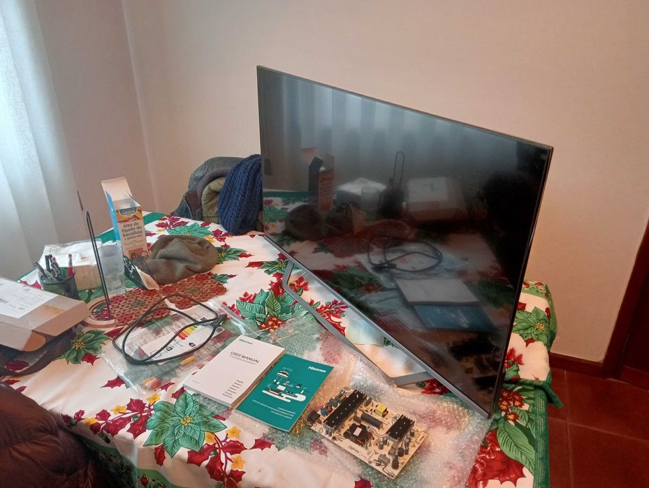 Smart TV Hisense 43A7GQ 4K - Para Reparação (AVARIADA) com Fonte Extra