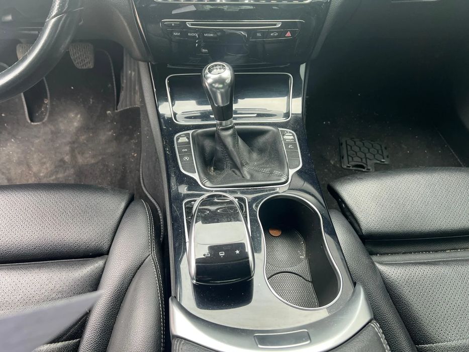 Para peças MERCEDES-BENZ Classe C (W205)