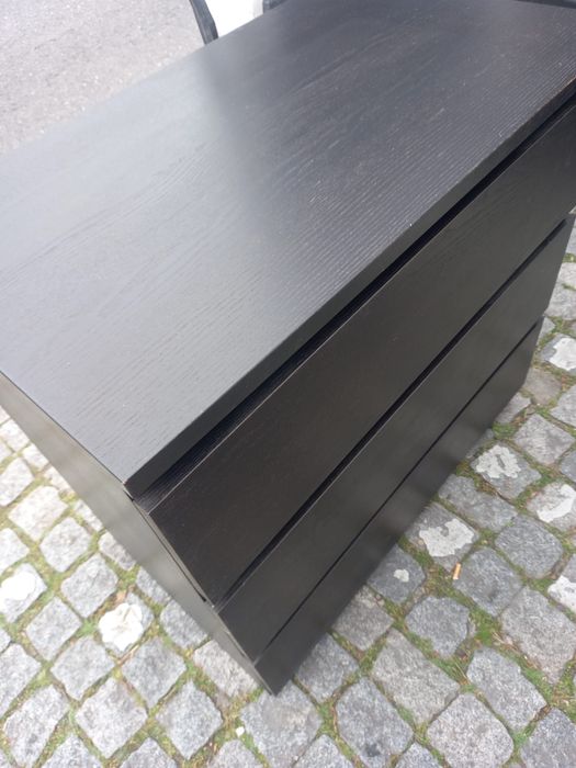 Cómoda preta em madeira