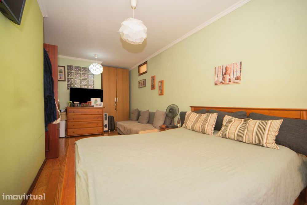 Apartamento T2+1 com cave e espaços adicionais na Tv. Nazaré, Lisboa