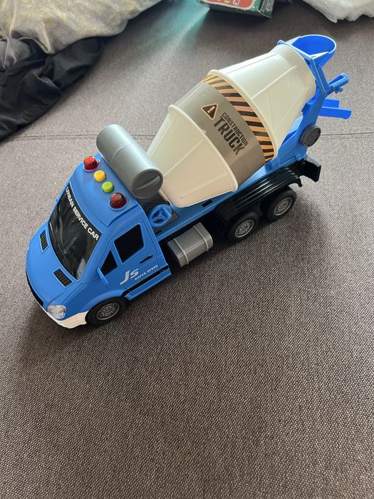 Продам детскую машинку