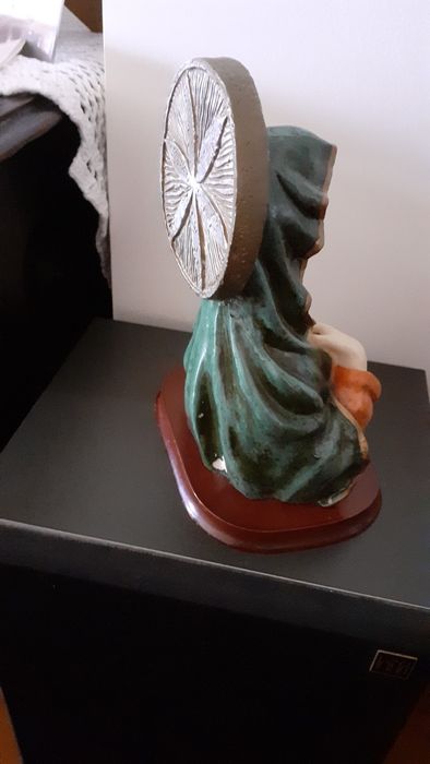 Estatueta religiosa