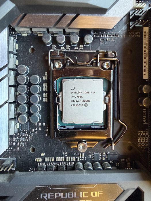 Asus Maximus Code IX + Intel i7 7700k + 32GB RAM