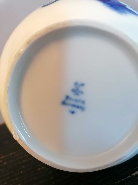 Dzbanek z wzorem cebulowym