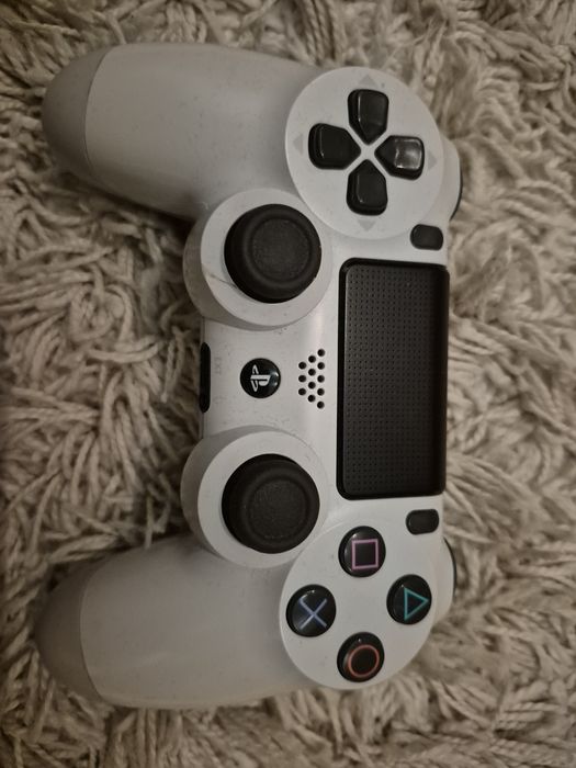 Ps4 PRO - 1TB + Pad i 3 Gry