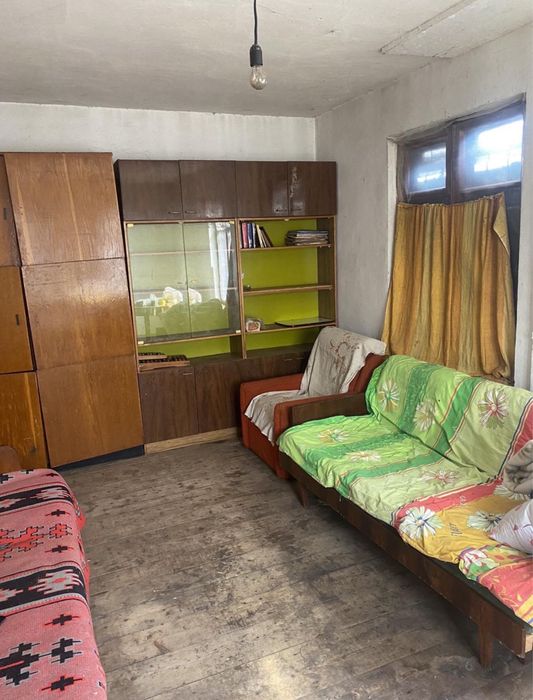 Дачна ділянка з будинком