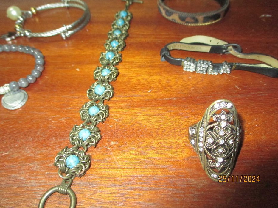 Bijuteria - 7 pulseiras e 1 anel