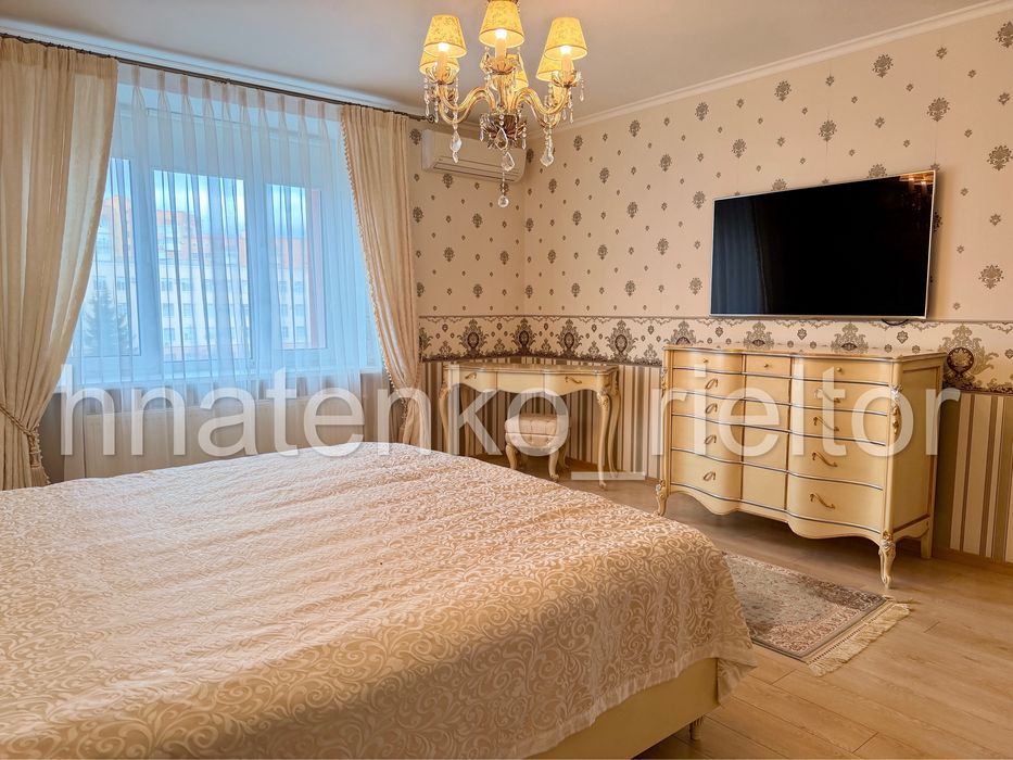 Продаж, 4к квартира, центр, 124м2, Соборності 40д