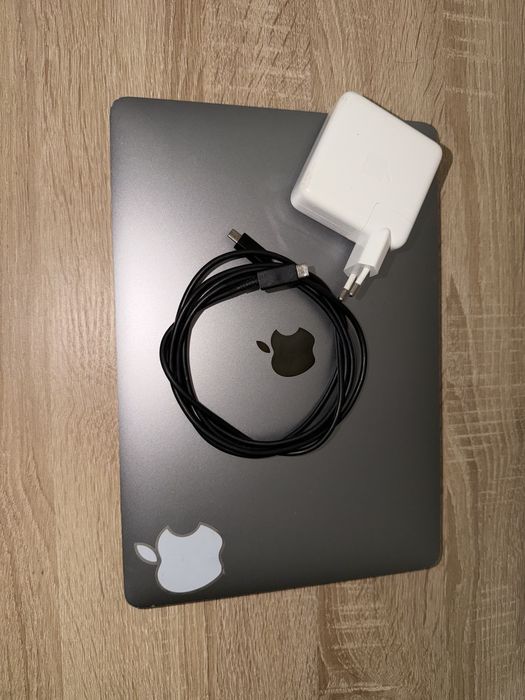 MacBook Pro 13” 2019 | Intel Core i5 | 8GB RAM | SSD 128GB | Touch ID | macOS Sequoia