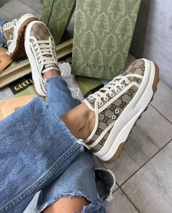 Sneakersy Gucci na platformie