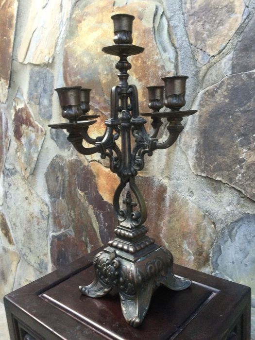 Candelabro Gótico Bronze séc XIX 39 cm Altura 2,700 kg de peso