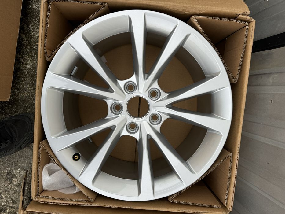 Felga 8,0x17 ET46 Audi A3 8Y oryginał jak NOWA