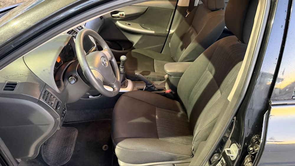 Toyota Corolla 1.4 VVT-i Sol 2009 - Gasolina - Muito bem estimado