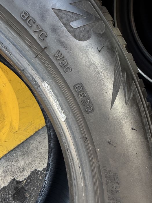 Шини Резина 235.55 R18 Bridgestone Зима