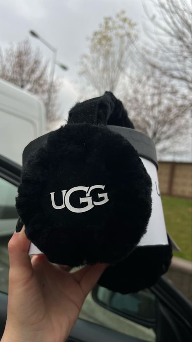 Чорні навушники ugg в наявності
