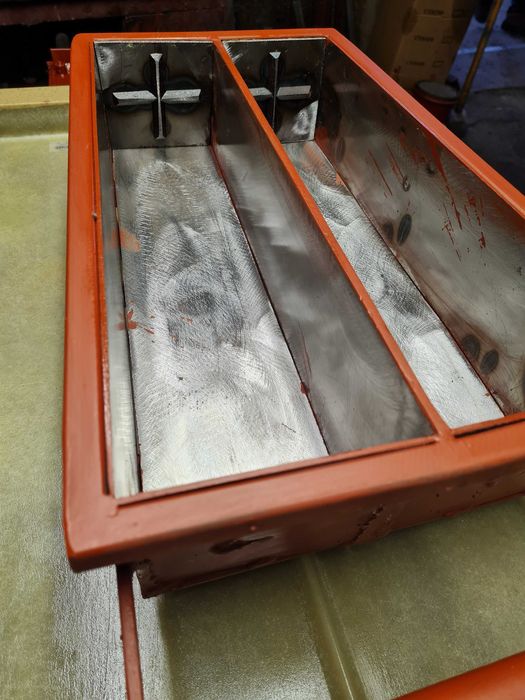 Słupki geodezyjne - formy do produkcji.