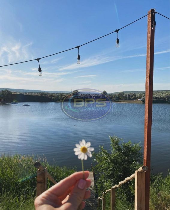 Ексклюзивна рекреаційна ділянка 9,7 га з озером та готовим бізнесом