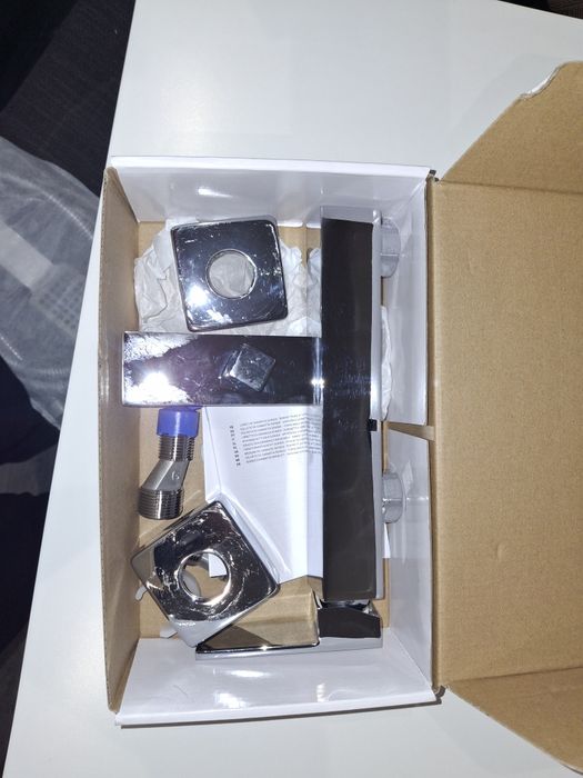 Torneira cromada de banheira