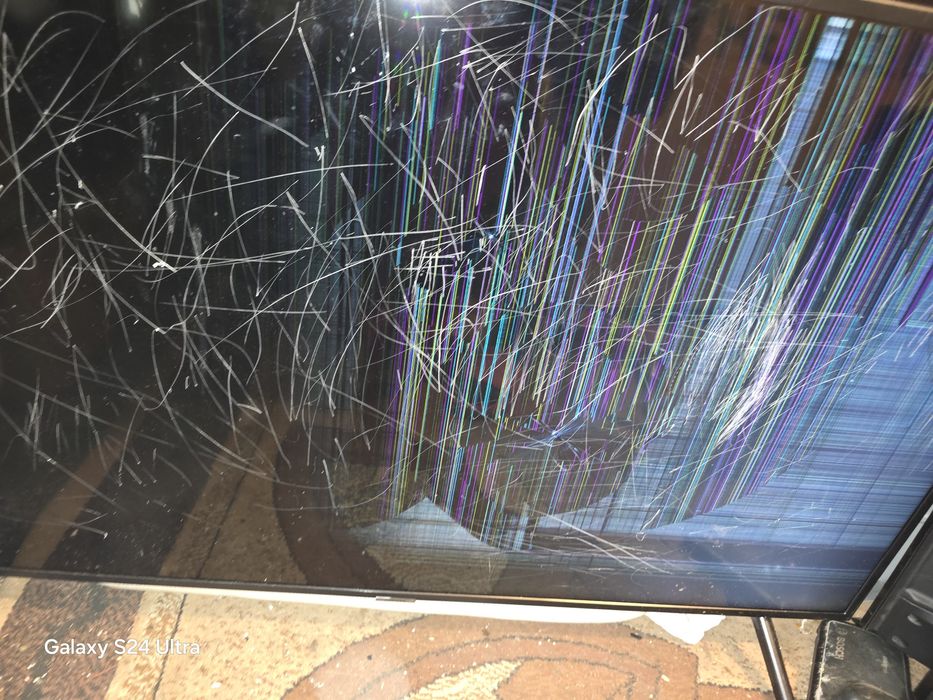 Sprzedam uszkodzony Samsung UE49NU7172UXXH zbity