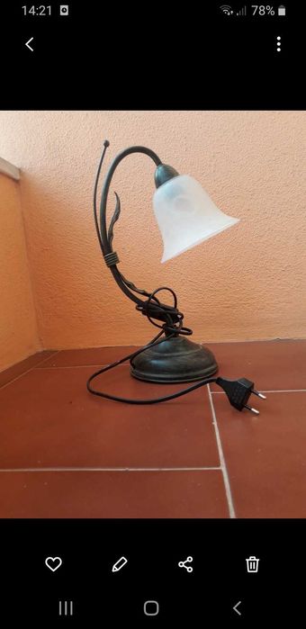 Candeeiros de tecto e mesa de cabeceira424238423538421763