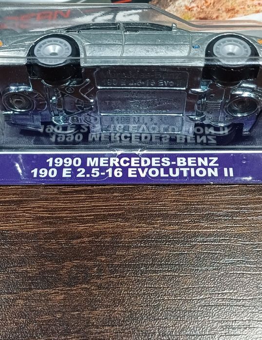 Hot Wheels Premium Mercedes-Benz 190 E Evolution