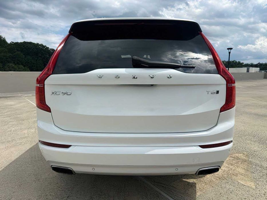 Volvo XC90      2018