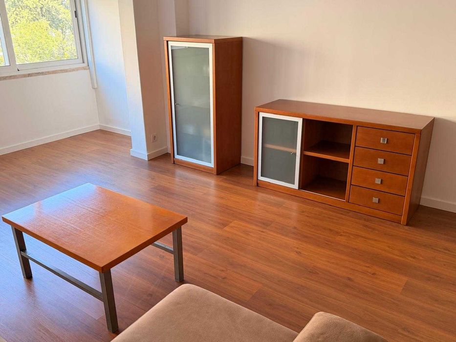 Elegante e robusto conjunto completo de móveis de sala em madeira maciça – Mesa + 4 Cadeiras + Aparador/móvel TV + 2 Cristaleiras + mesa de centro