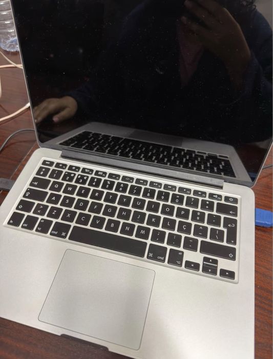 Macbook Pro 2013457924477704611841