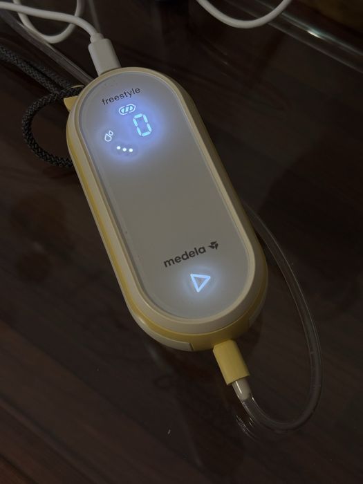 Електричний молоковідсмоктувач MEDELA Freestyle Flex молокоотсос помпа