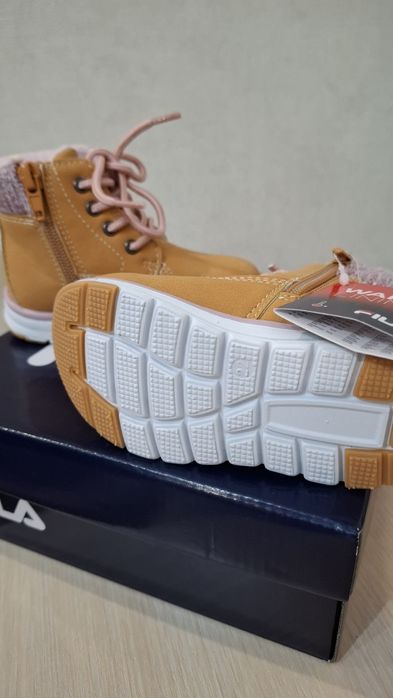 Ботінки Філа. Fila нові. Для дівчинки. 22 розмір. Холодна весна-осінь